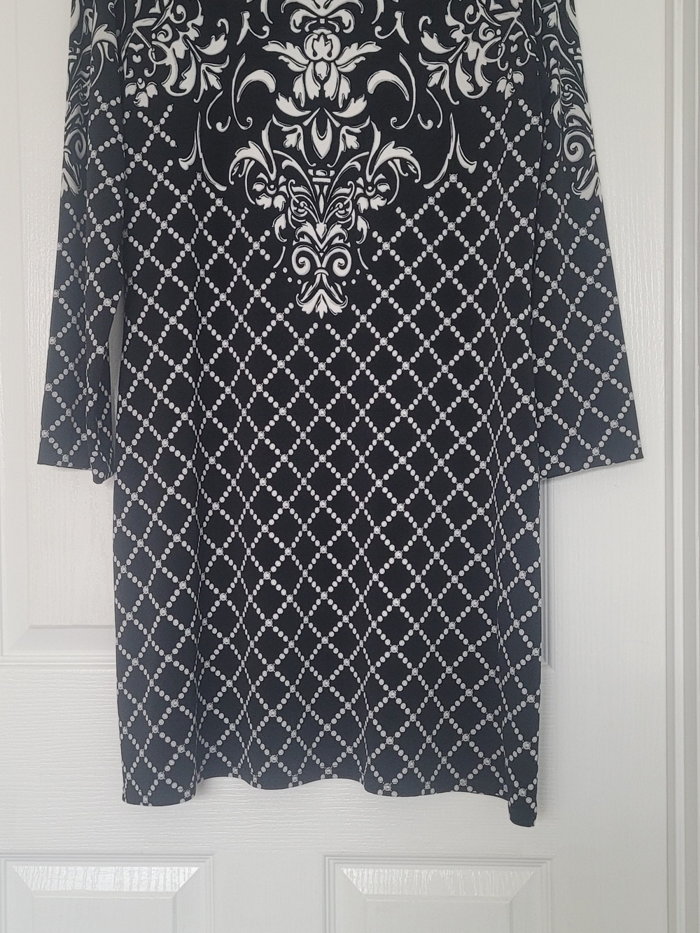 White House Black Market Black& White Long Sleeve Printed Dress